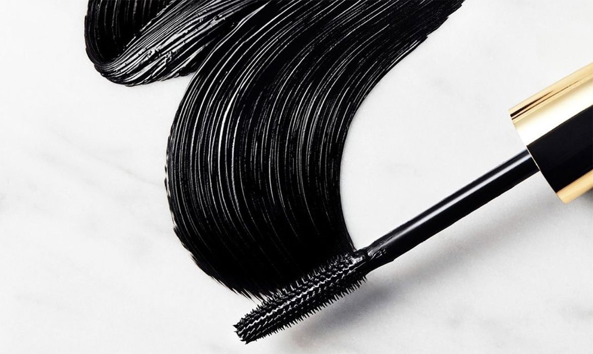 Cómo cuidar tus pestañas depende directamente de la máscara que utilices. Con la fórmula y el cepillo de Volume Million Lashes Balm Noir de L’Oréal Paris estarás aportándole color, definición y cuidado.